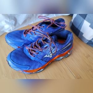 New women's US7.5 running shoes, Mizuno Wave Prophecy 2